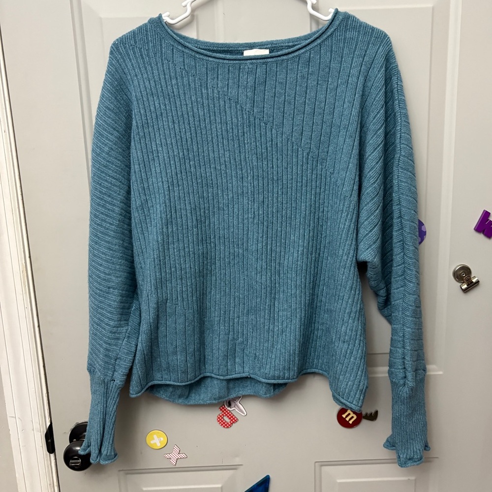 Cyrus Women's Ribbed Sweater in Ocean Blue
